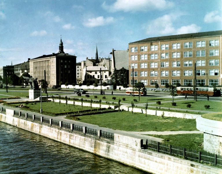 Dominiks Gedzjuns. The promenade of the Young Communist League (Komjaunatnes krastmala), early 1960-ies