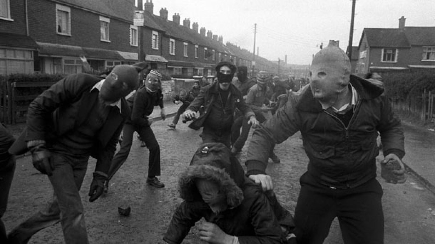 Yan Morvan. Belfast, Northern Ireland, 1981. Bobby Sand's hunger strike - riots against the British army after the death of the catholic hero.